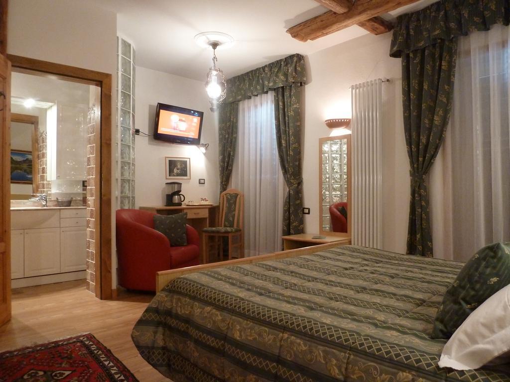 Hotel Ancora Castello-Molina di Fiemme Ruang foto