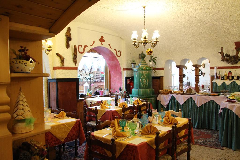 Hotel Ancora Castello-Molina di Fiemme Bagian luar foto