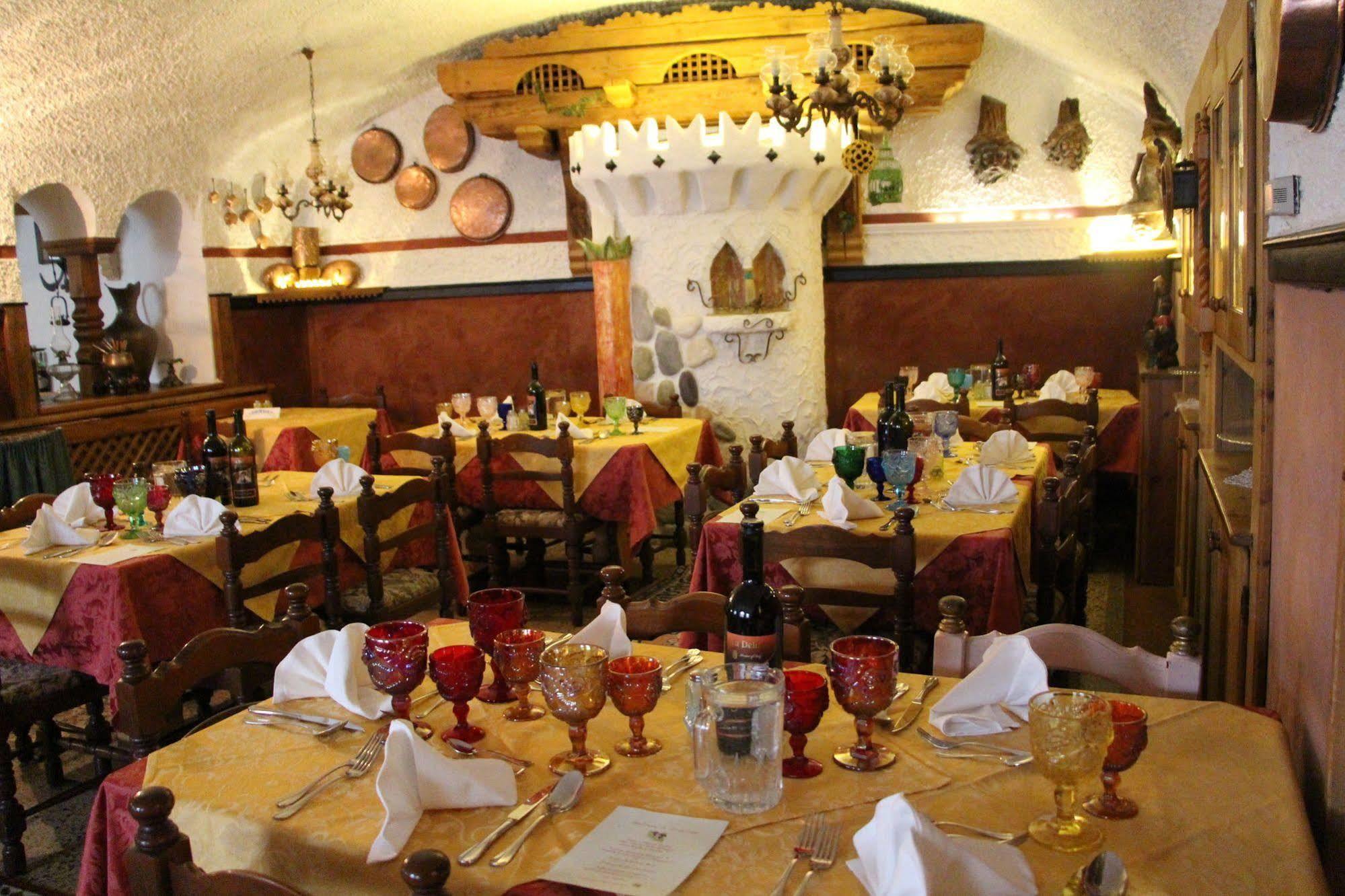Hotel Ancora Castello-Molina di Fiemme Bagian luar foto