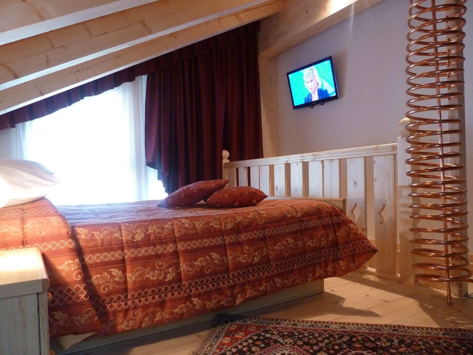 Hotel Ancora Castello-Molina di Fiemme Bagian luar foto